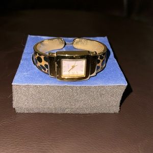 Watch, quartz, stainless steal back